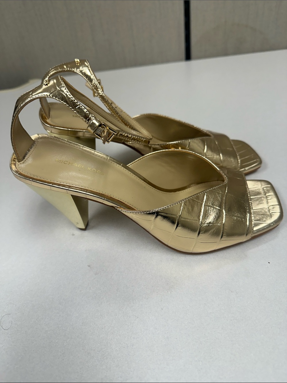 Michael Kors Metallic Gold Croc-Embossed Slingback Heels Size 8M NWB - Picture 6 of 9